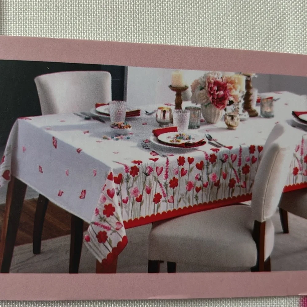 Cupcakes & Cashmere Valentines Day Floral Hearts New Oblong Tablecloth 60”x 104”